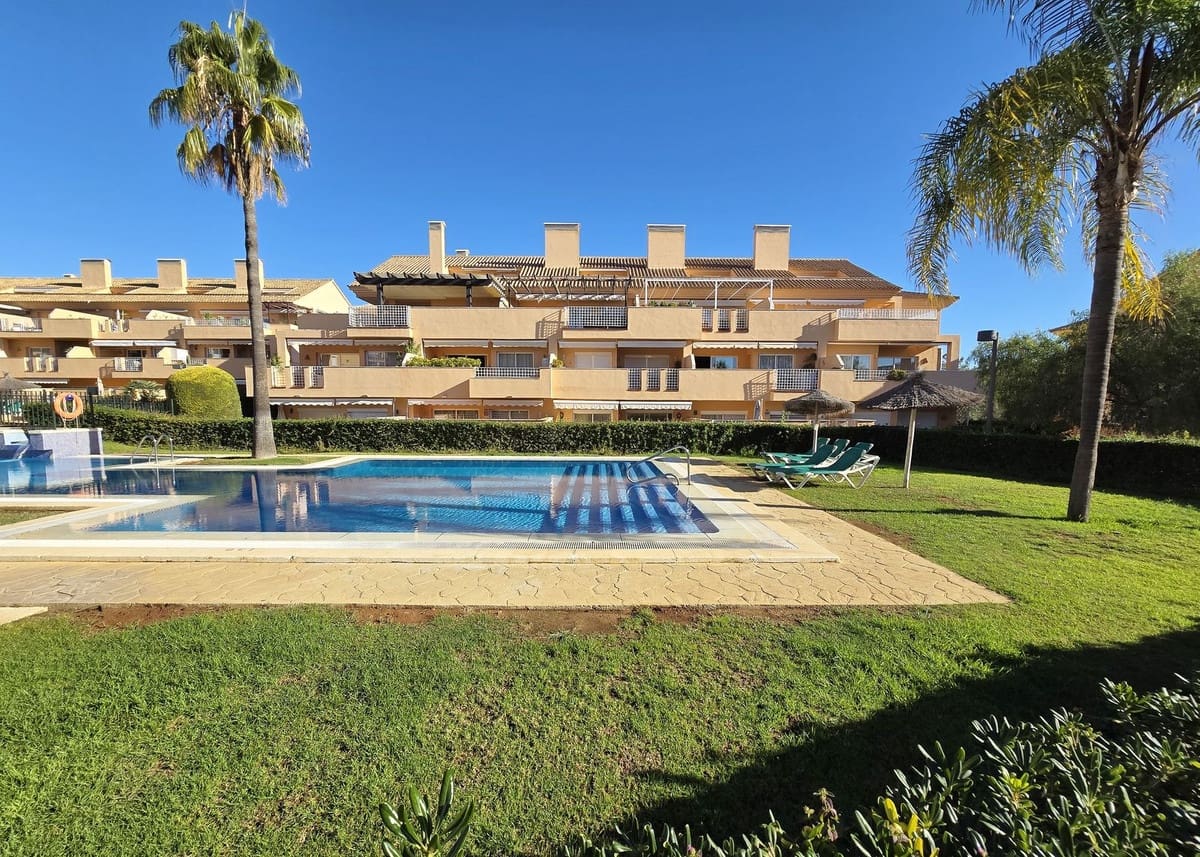 Ático de 2 habitaciones en Elviria en venta con piscina - 419.000 € (Ref: 9527978)