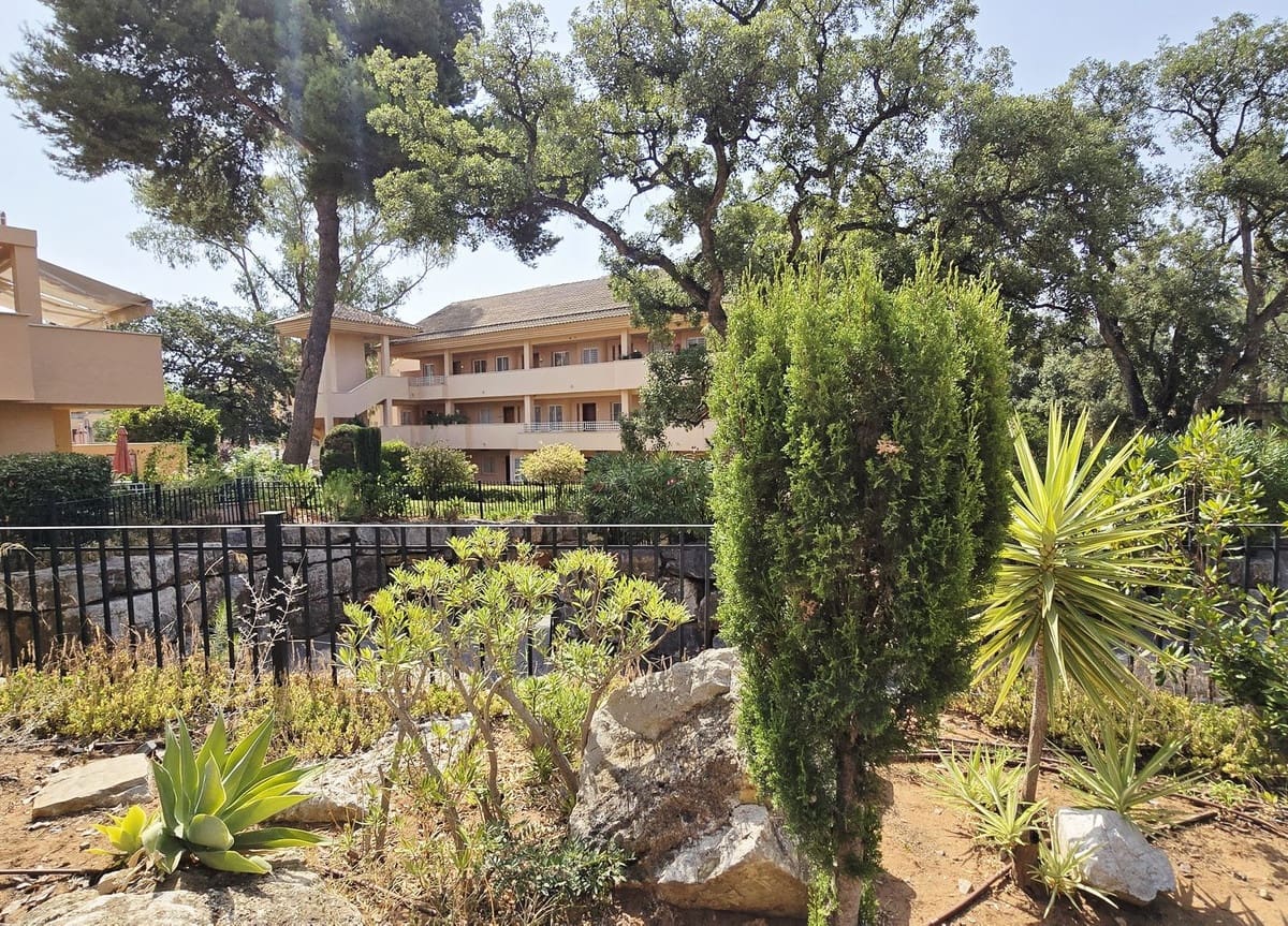 Ático de 2 habitaciones en Elviria en venta con piscina - 419.000 € (Ref: 9527978)