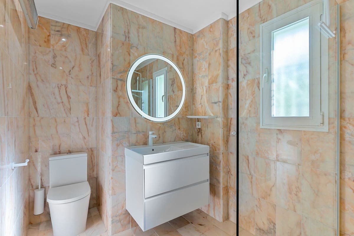 3 slaapkamer Villa te koop in El Paraiso met zwembad - € 1.650.000 (Ref: 9527979)