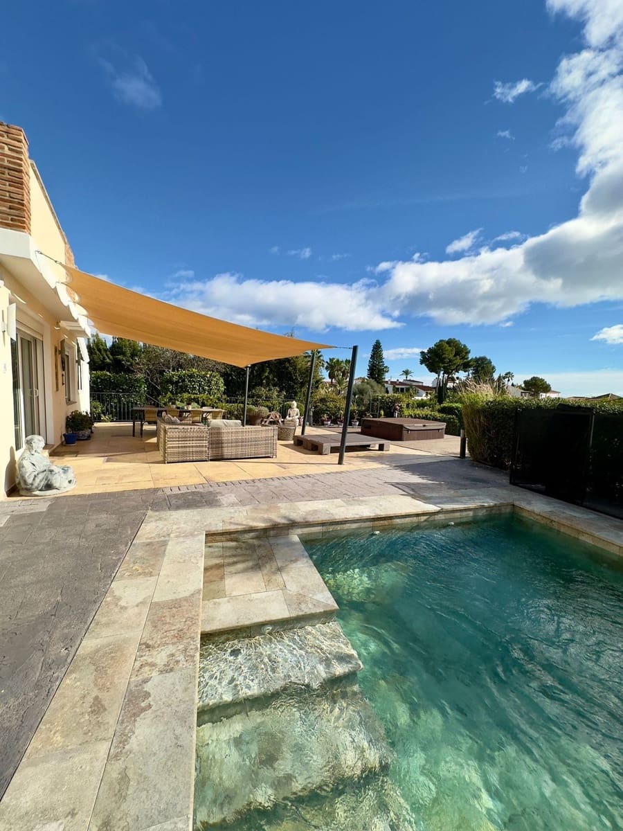 6 sovrum Villa till salu i New Golden Mile med pool - 1 560 000 € (Ref: 9527980)