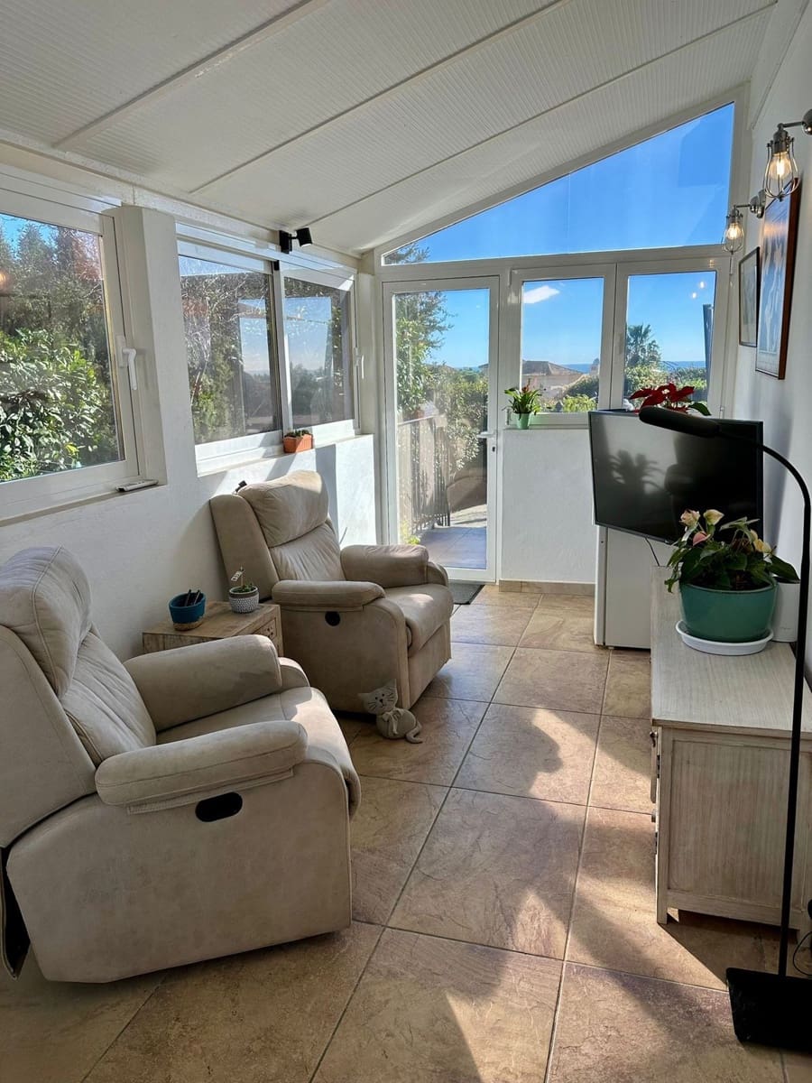 6 sovrum Villa till salu i New Golden Mile med pool - 1 560 000 € (Ref: 9527980)