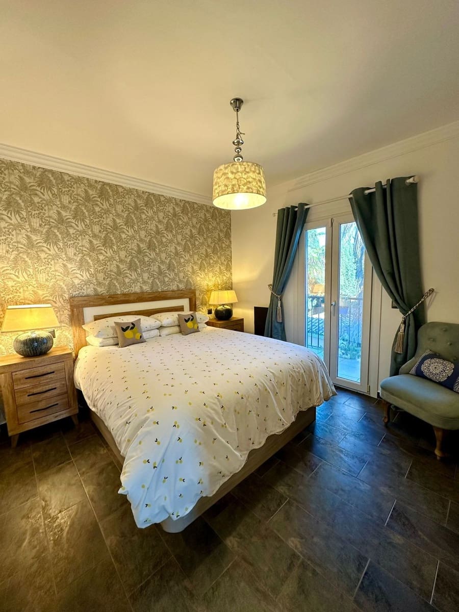 6 sovrum Villa till salu i New Golden Mile med pool - 1 560 000 € (Ref: 9527980)