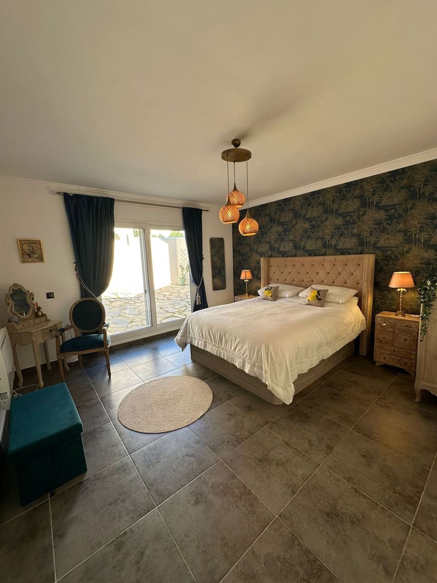 6 sovrum Villa till salu i New Golden Mile med pool - 1 560 000 € (Ref: 9527980)