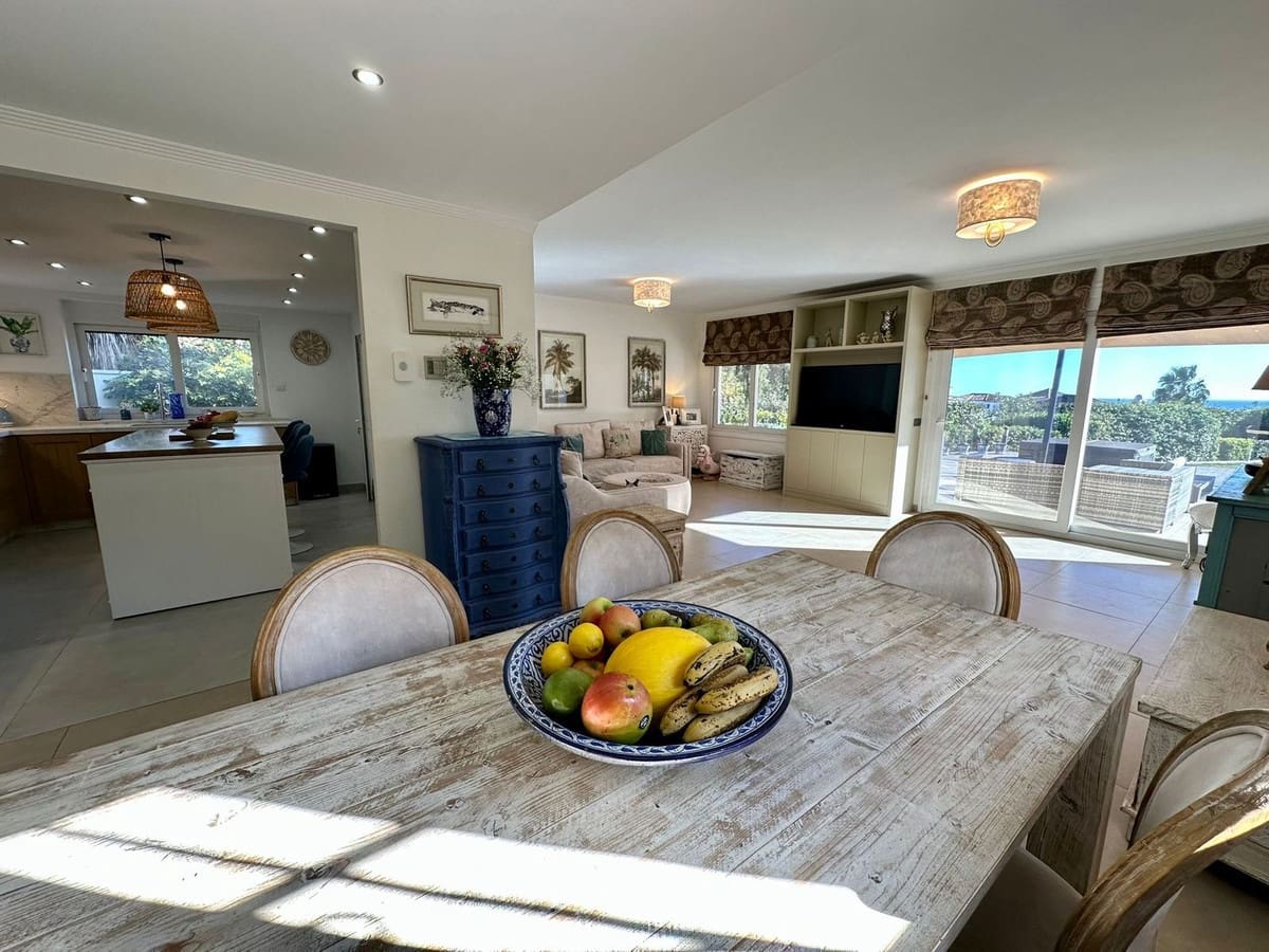 6 sovrum Villa till salu i New Golden Mile med pool - 1 560 000 € (Ref: 9527980)