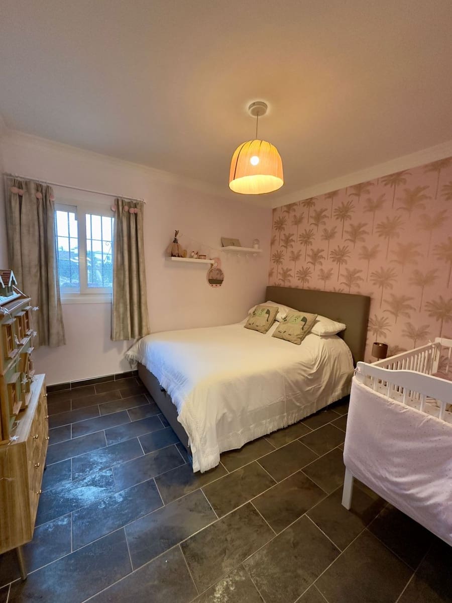 6 sovrum Villa till salu i New Golden Mile med pool - 1 560 000 € (Ref: 9527980)