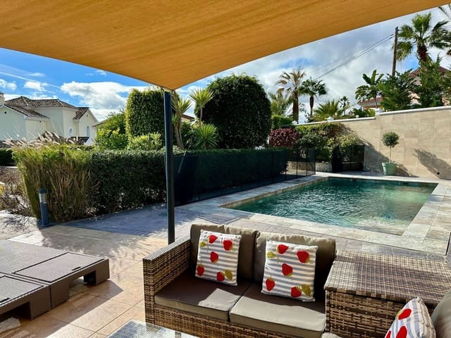 6 sovrum Villa till salu i Las Lomas, Estepona med pool - 1 560 000 € (Ref: 9527980)