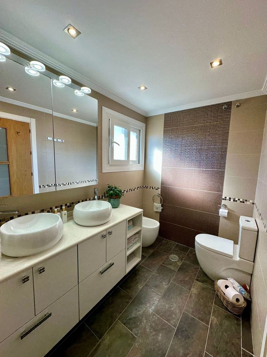 6 sovrum Villa till salu i New Golden Mile med pool - 1 560 000 € (Ref: 9527980)