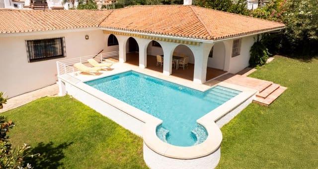 3 bedroom Villa for sale in San Pedro de Alcántara Pueblo, Marbella with pool - € 1,095,000 (Ref: 9527981)