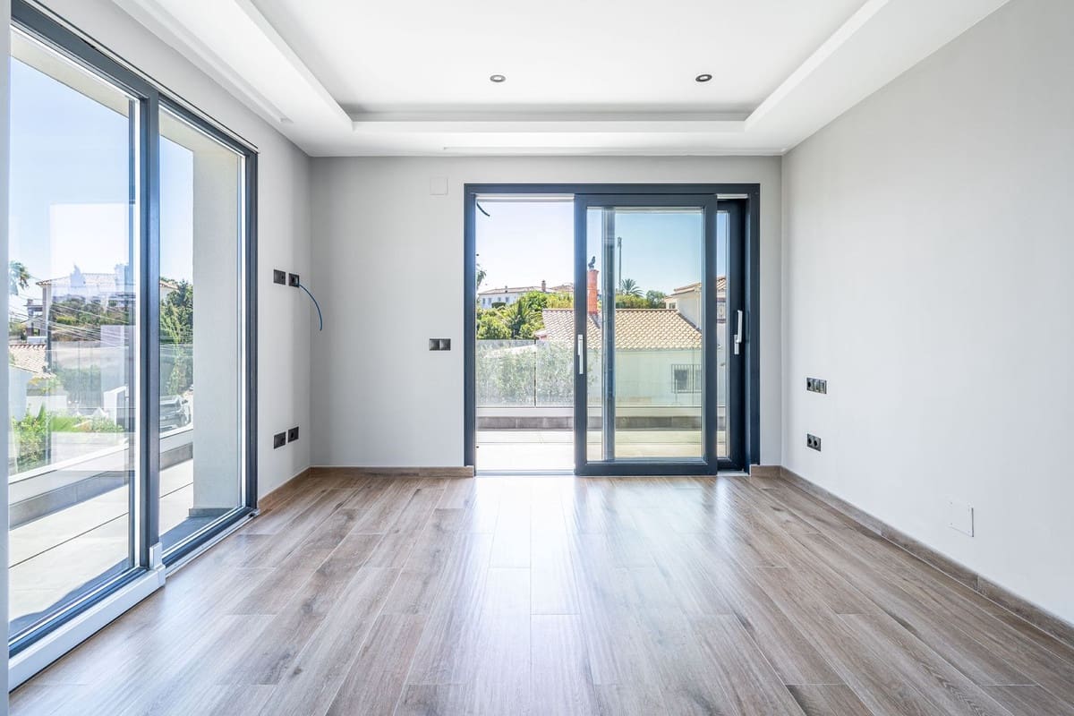 3 slaapkamer Villa te koop in Estepona met zwembad - € 1.300.000 (Ref: 9527982)