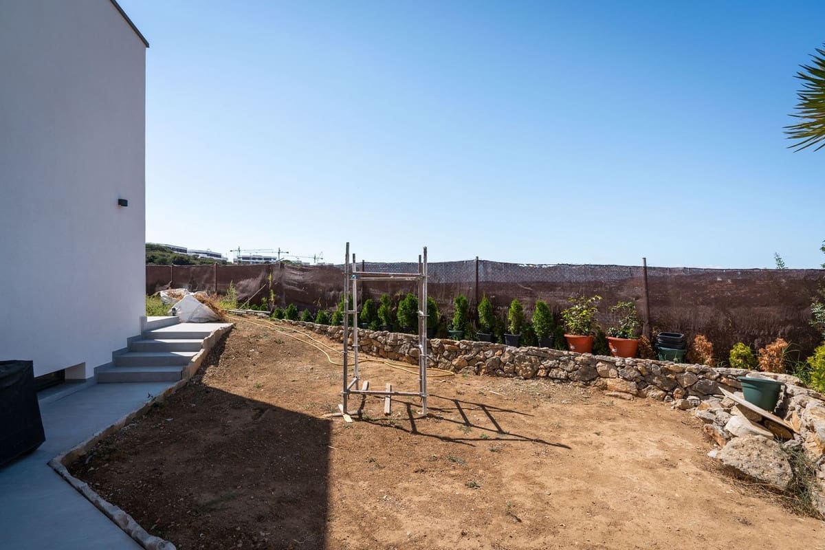 3 slaapkamer Villa te koop in Estepona met zwembad - € 1.300.000 (Ref: 9527982)