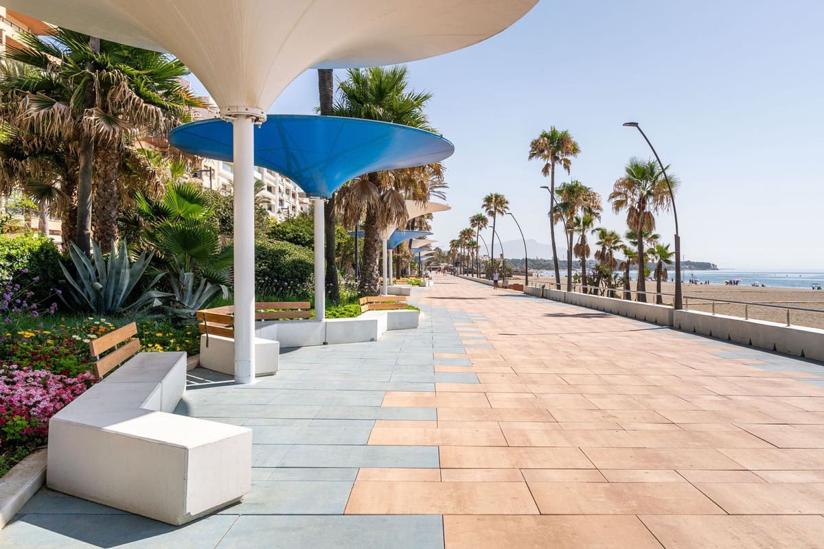 3 slaapkamer Villa te koop in Estepona met zwembad - € 1.300.000 (Ref: 9527982)