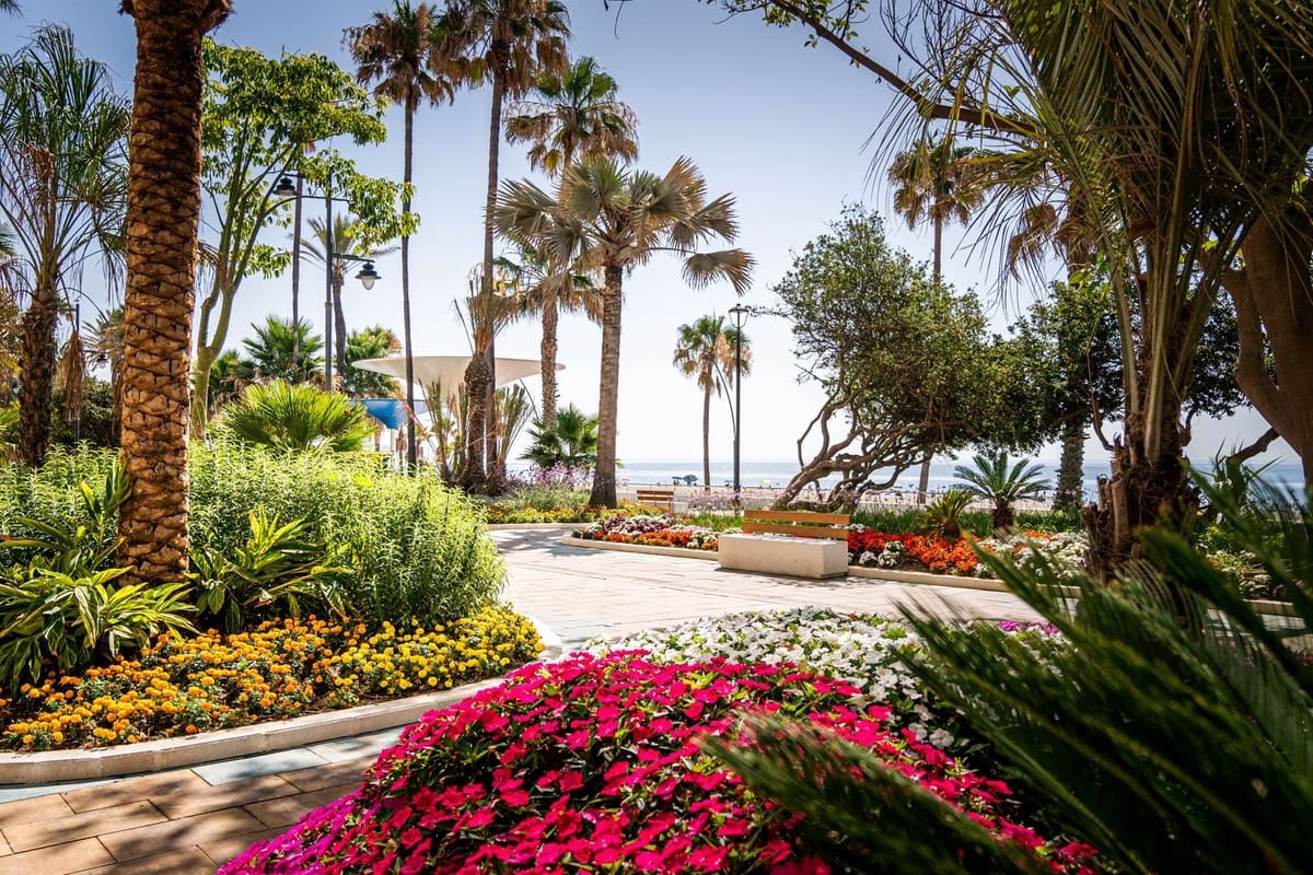 3 slaapkamer Villa te koop in Estepona met zwembad - € 1.300.000 (Ref: 9527982)