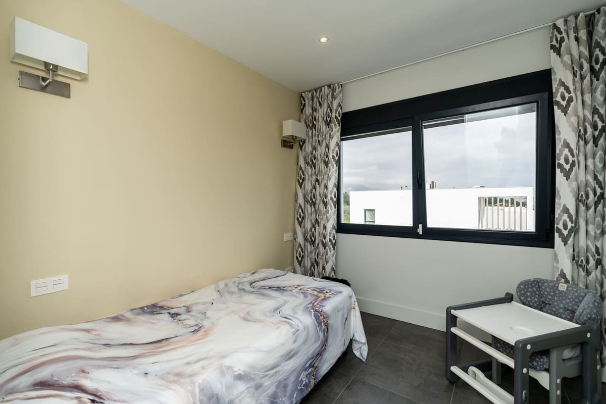 3 bedroom Villa for sale in Cerro del Aguila with pool - € 1,250,000 (Ref: 9527985)