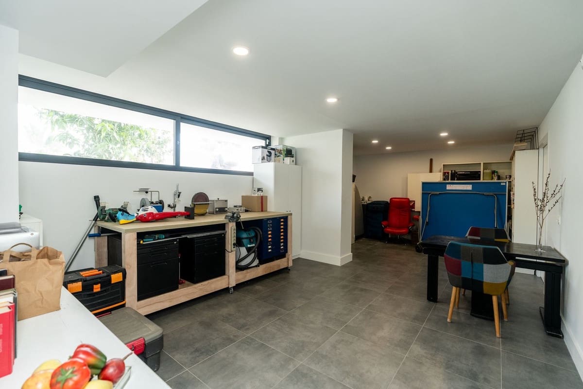 3 bedroom Villa for sale in Cerro del Aguila with pool - € 1,250,000 (Ref: 9527985)