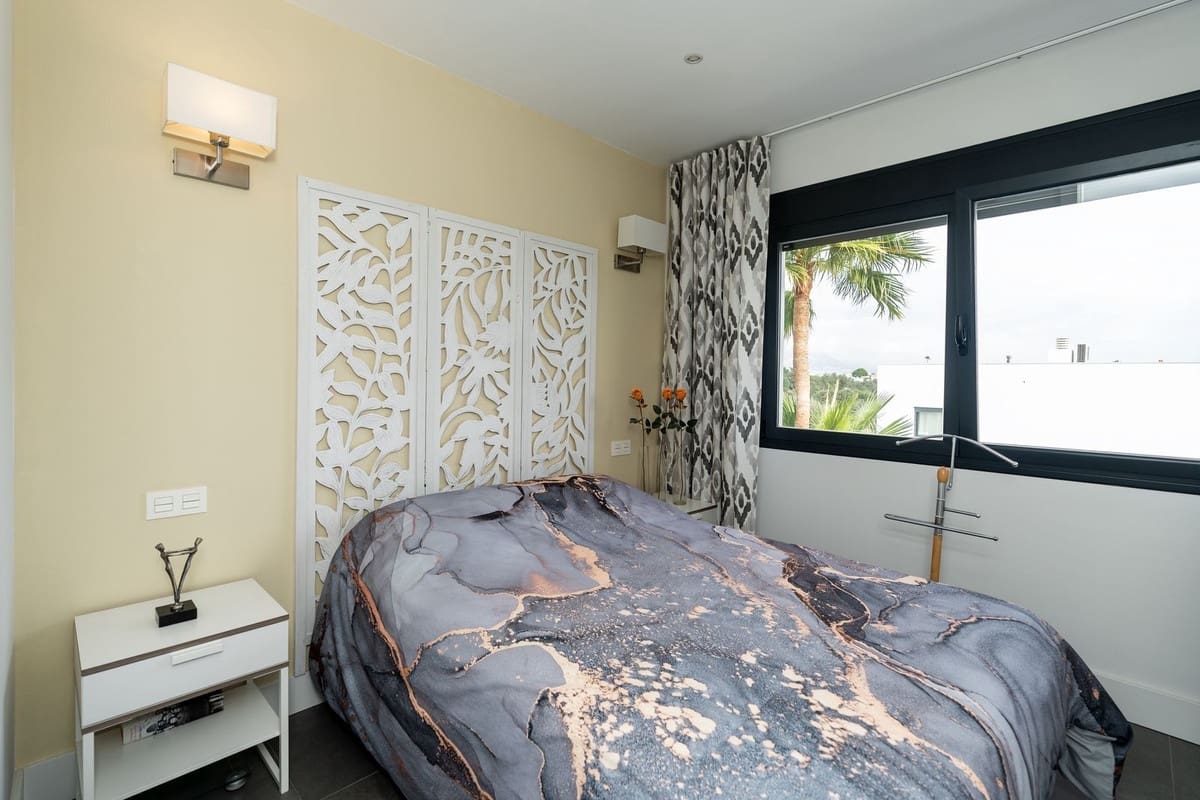 3 bedroom Villa for sale in Cerro del Aguila with pool - € 1,250,000 (Ref: 9527985)