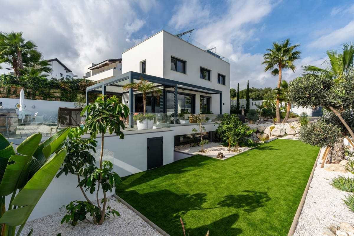 3 bedroom Villa for sale in Cerro del Aguila with pool - € 1,250,000 (Ref: 9527985)