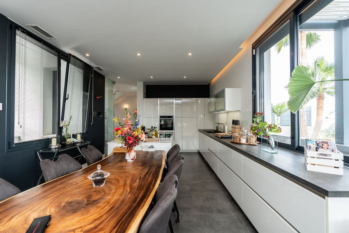 3 bedroom Villa for sale in Cerro del Aguila with pool - € 1,250,000 (Ref: 9527985)