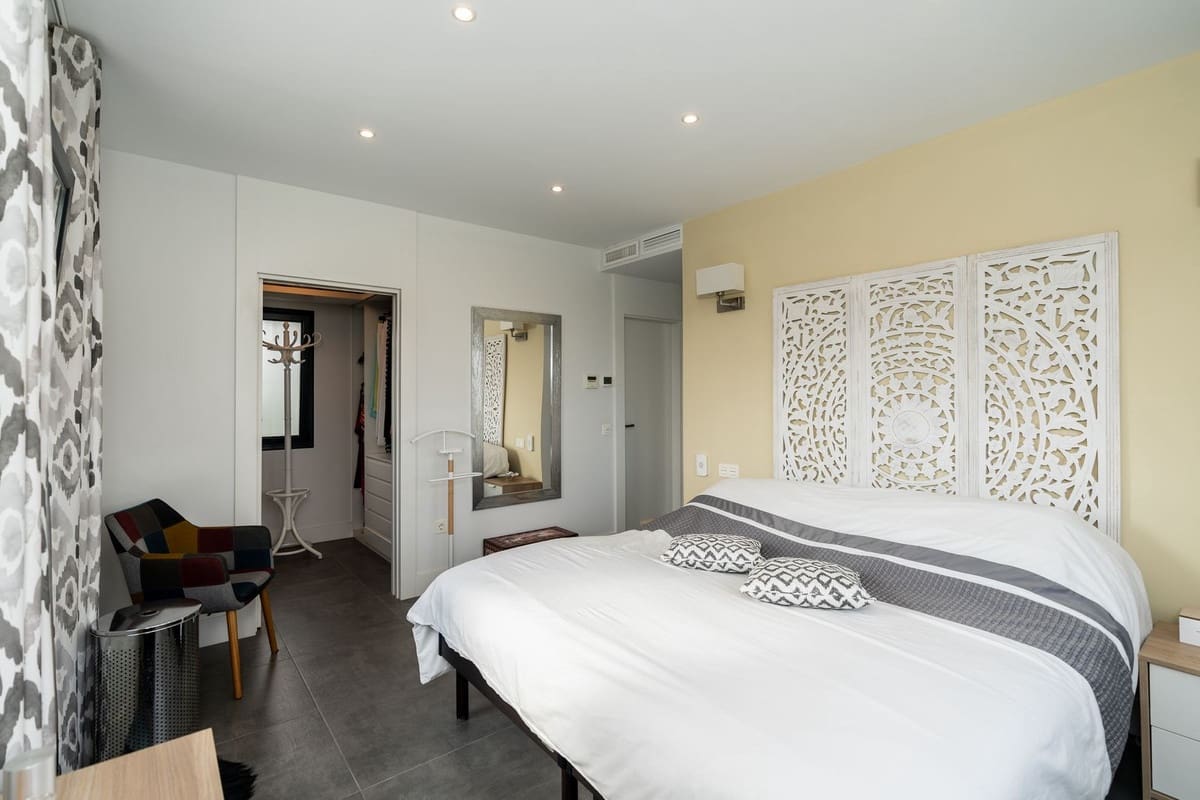 3 bedroom Villa for sale in Cerro del Aguila with pool - € 1,250,000 (Ref: 9527985)