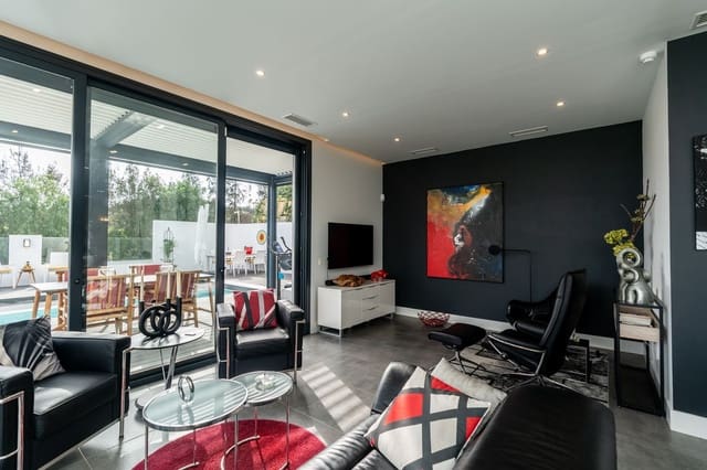 3 bedroom Villa for sale in Cerro del Aguila, Mijas with pool - € 1,250,000 (Ref: 9527985)