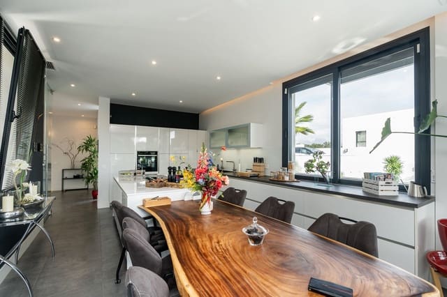 3 bedroom Villa for sale in Cerro del Aguila, Mijas with pool - € 1,250,000 (Ref: 9527985)