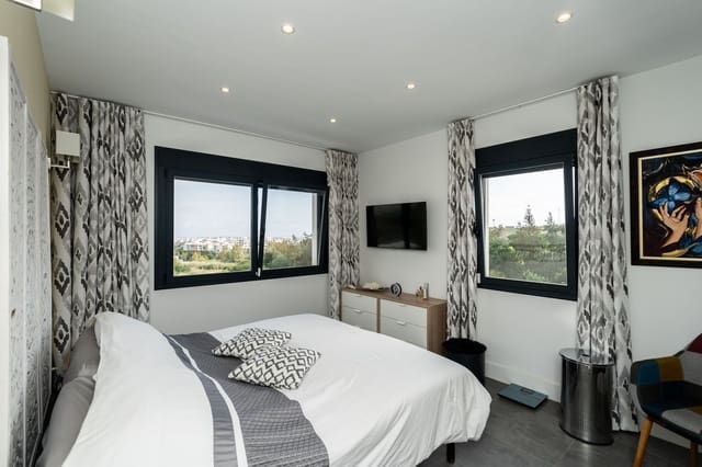 3 bedroom Villa for sale in Cerro del Aguila, Mijas with pool - € 1,250,000 (Ref: 9527985)