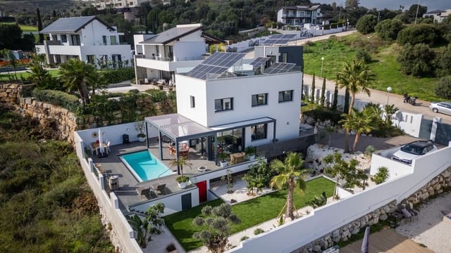 3 bedroom Villa for sale in Cerro del Aguila, Mijas with pool - € 1,250,000 (Ref: 9527985)