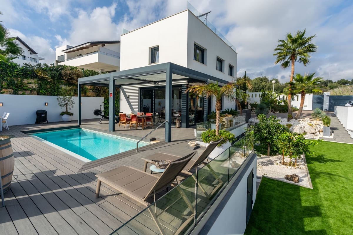 3 bedroom Villa for sale in Cerro del Aguila with pool - € 1,250,000 (Ref: 9527985)