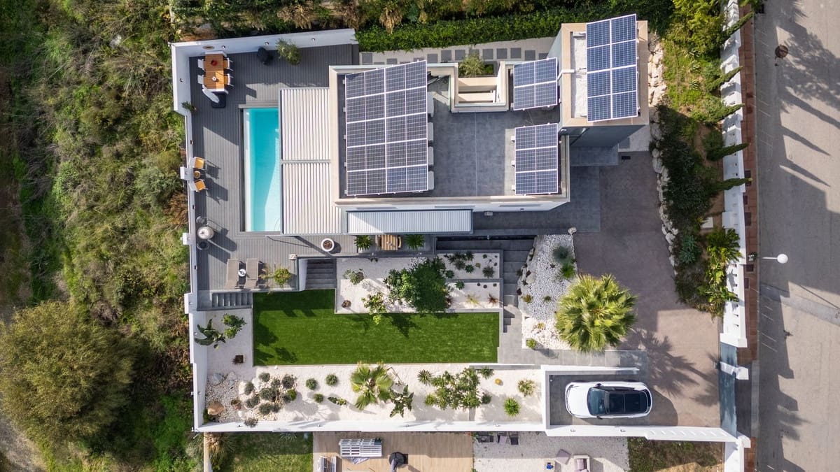 3 bedroom Villa for sale in Cerro del Aguila with pool - € 1,250,000 (Ref: 9527985)