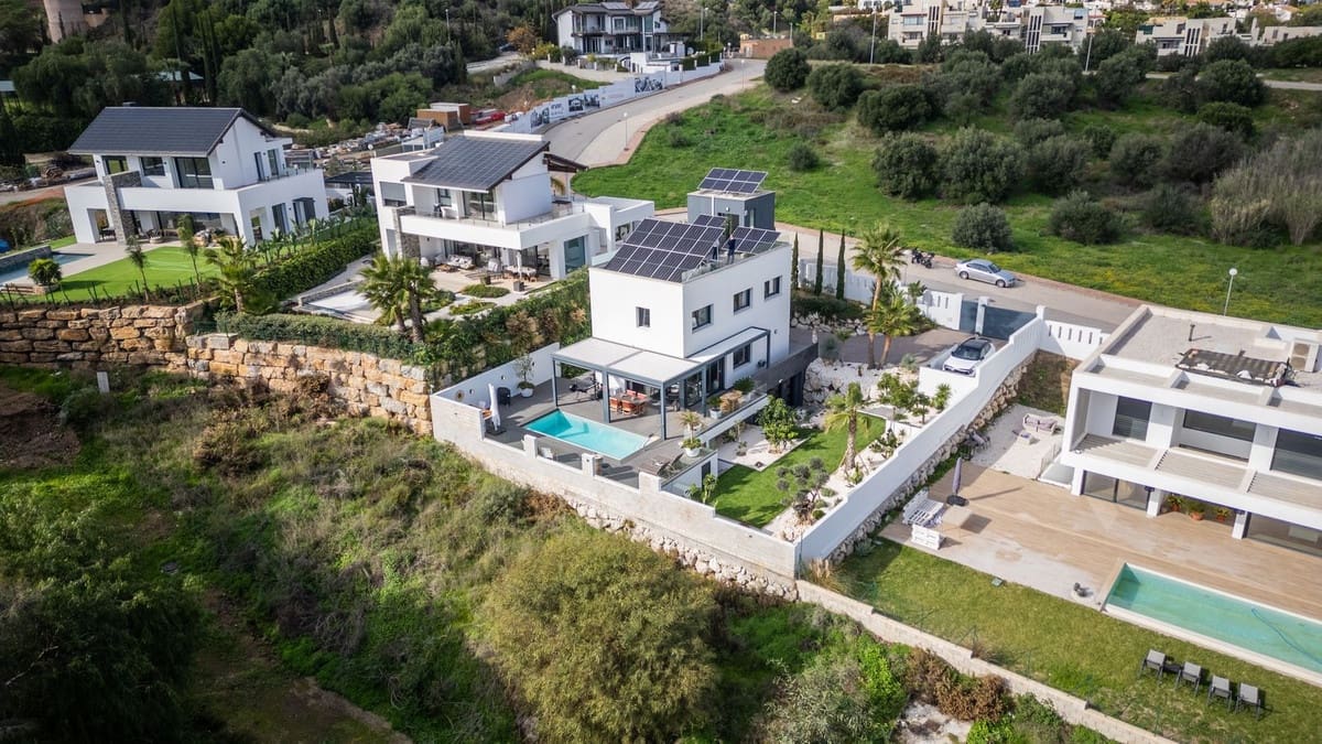 3 bedroom Villa for sale in Cerro del Aguila with pool - € 1,250,000 (Ref: 9527985)