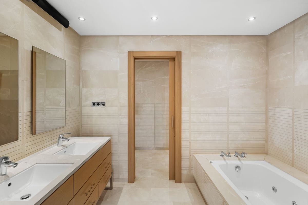 2 slaapkamer Appartement te koop in Golden Mile met zwembad - € 1.080.000 (Ref: 9527986)