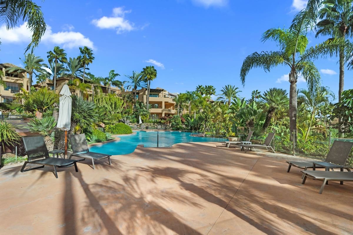 2 slaapkamer Appartement te koop in Golden Mile met zwembad - € 1.080.000 (Ref: 9527986)