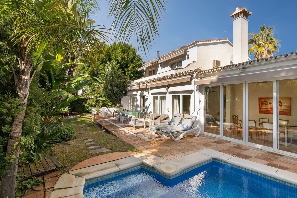 5 sovrum Villa till salu i Marbesa med pool - 1 290 000 € (Ref: 9527988)