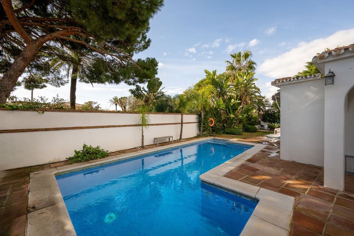 5 sovrum Villa till salu i Marbesa med pool - 1 290 000 € (Ref: 9527988)