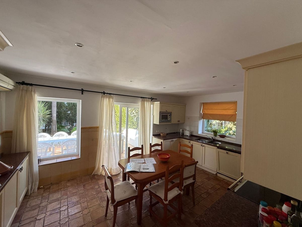 5 sovrum Villa till salu i Marbesa med pool - 1 290 000 € (Ref: 9527988)