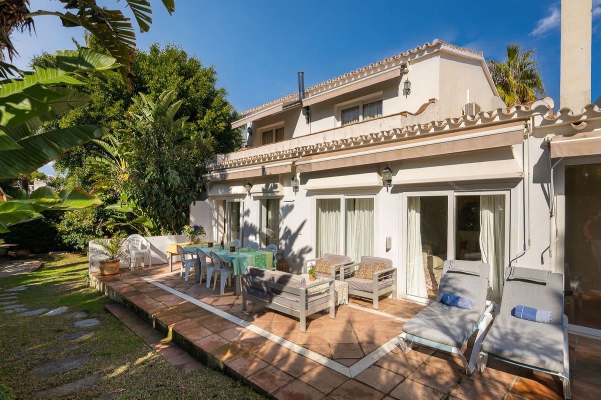 5 sovrum Villa till salu i Marbesa med pool - 1 290 000 € (Ref: 9527988)