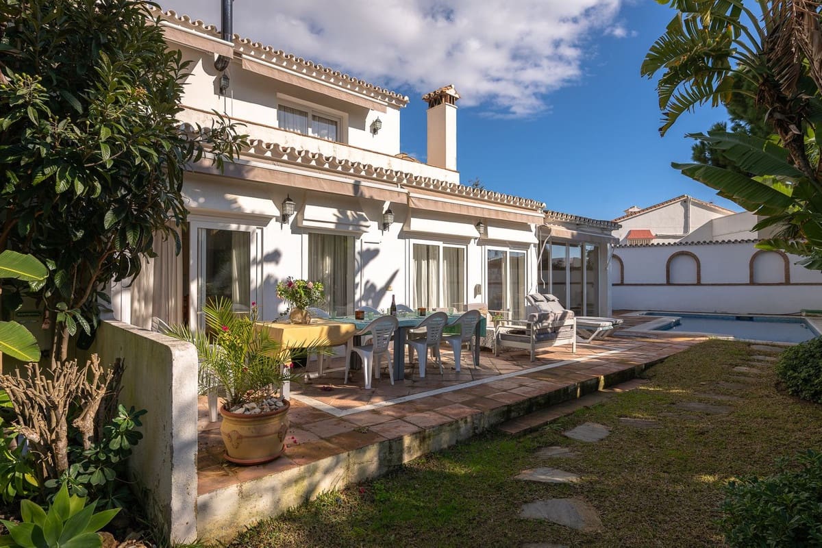 5 sovrum Villa till salu i Marbesa med pool - 1 290 000 € (Ref: 9527988)