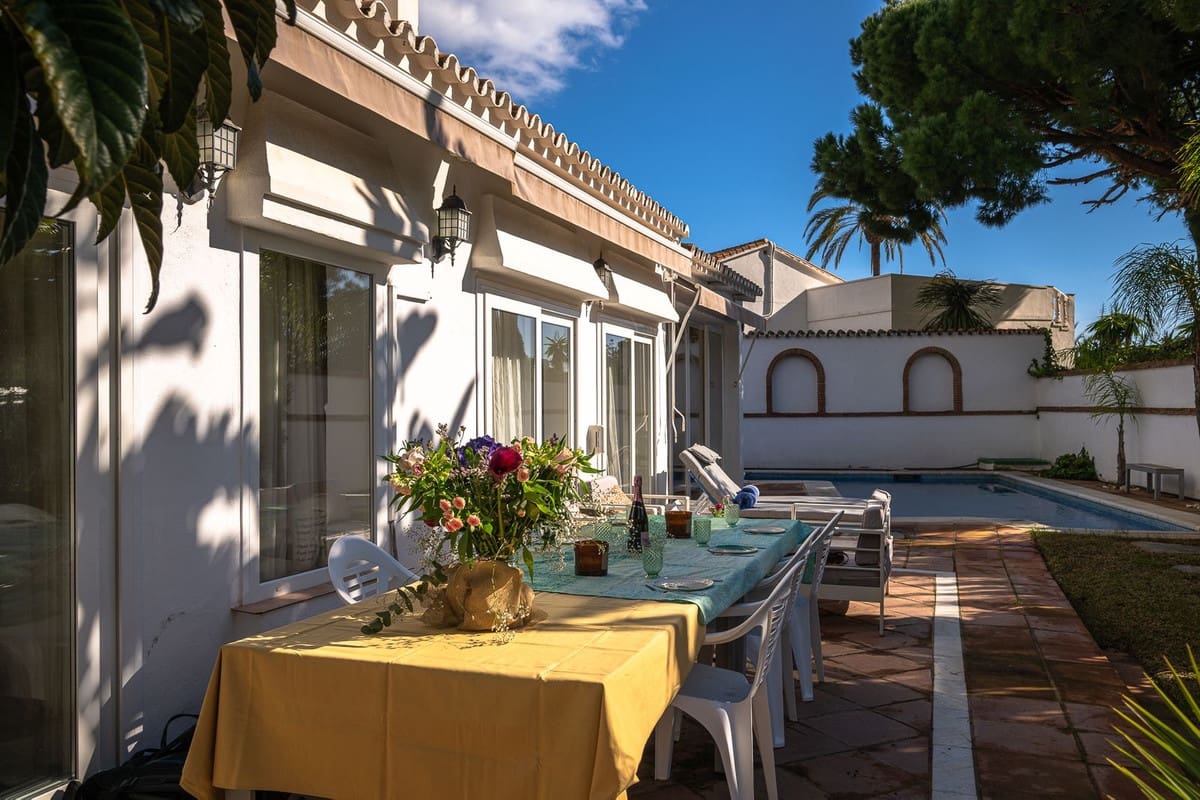 5 sovrum Villa till salu i Marbesa med pool - 1 290 000 € (Ref: 9527988)