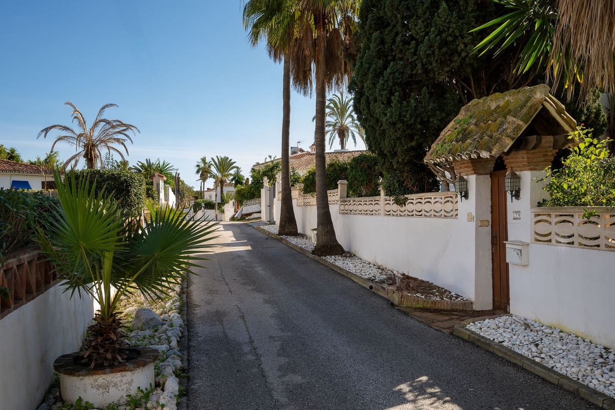 5 sovrum Villa till salu i Marbesa med pool - 1 290 000 € (Ref: 9527988)