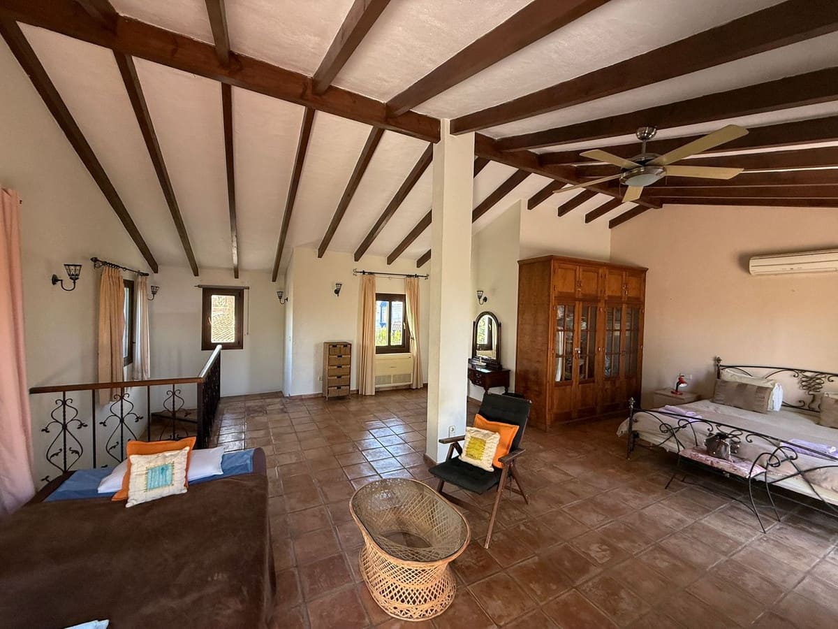 5 sovrum Villa till salu i Marbesa med pool - 1 290 000 € (Ref: 9527988)