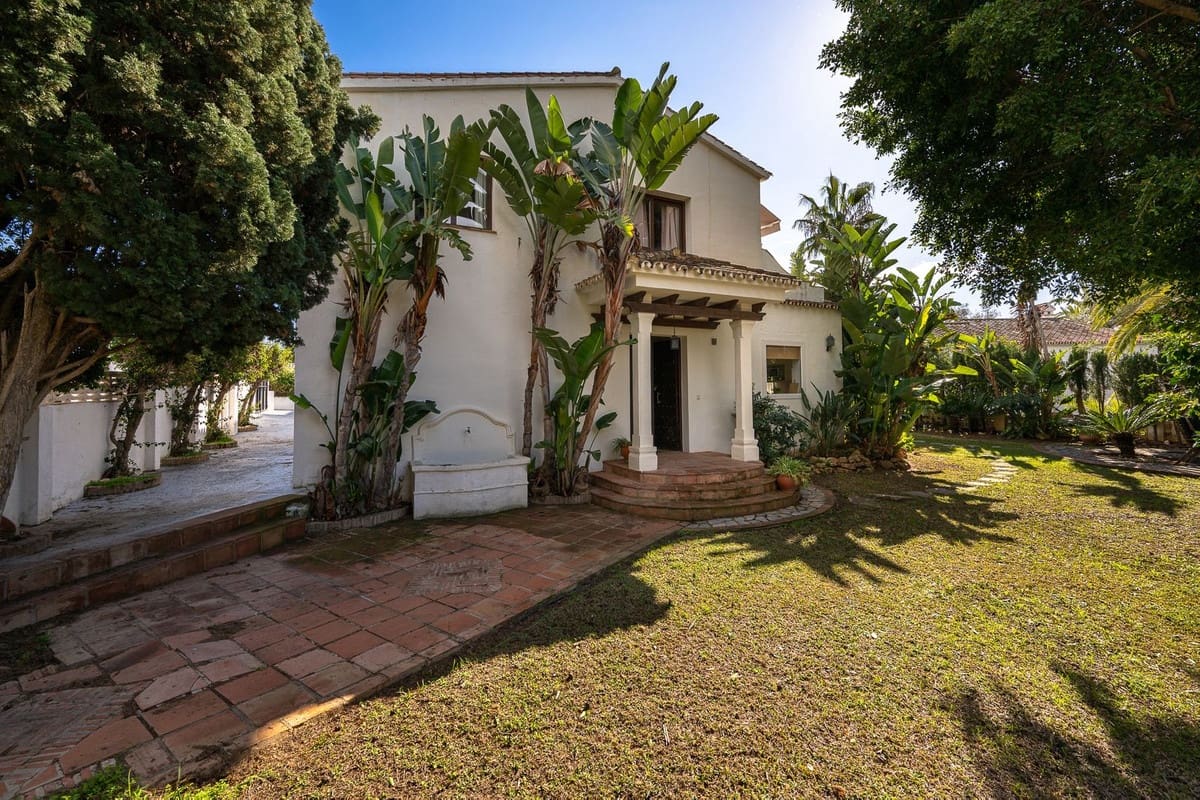 5 sovrum Villa till salu i Marbesa med pool - 1 290 000 € (Ref: 9527988)