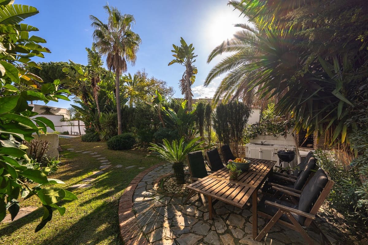 5 sovrum Villa till salu i Marbesa med pool - 1 290 000 € (Ref: 9527988)