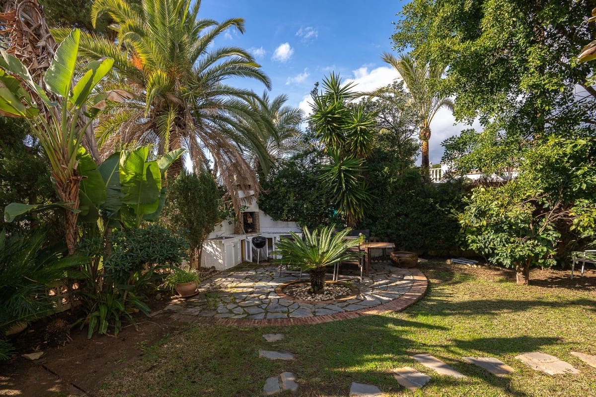 5 sovrum Villa till salu i Marbesa med pool - 1 290 000 € (Ref: 9527988)