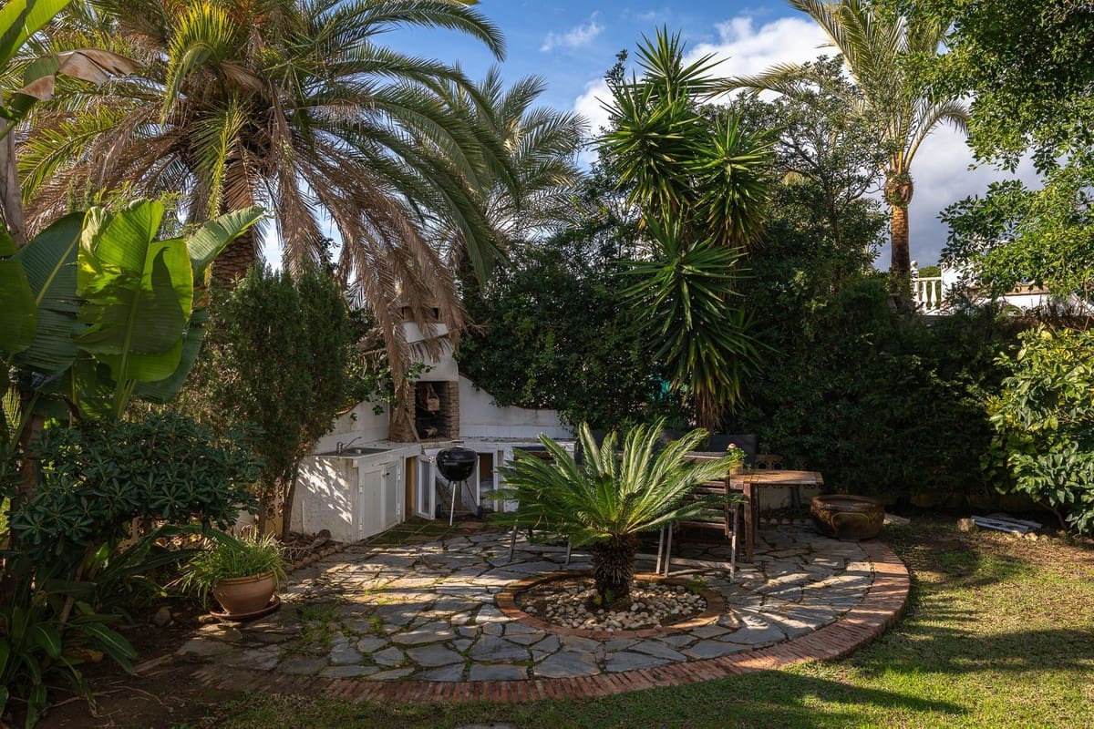 5 sovrum Villa till salu i Marbesa med pool - 1 290 000 € (Ref: 9527988)