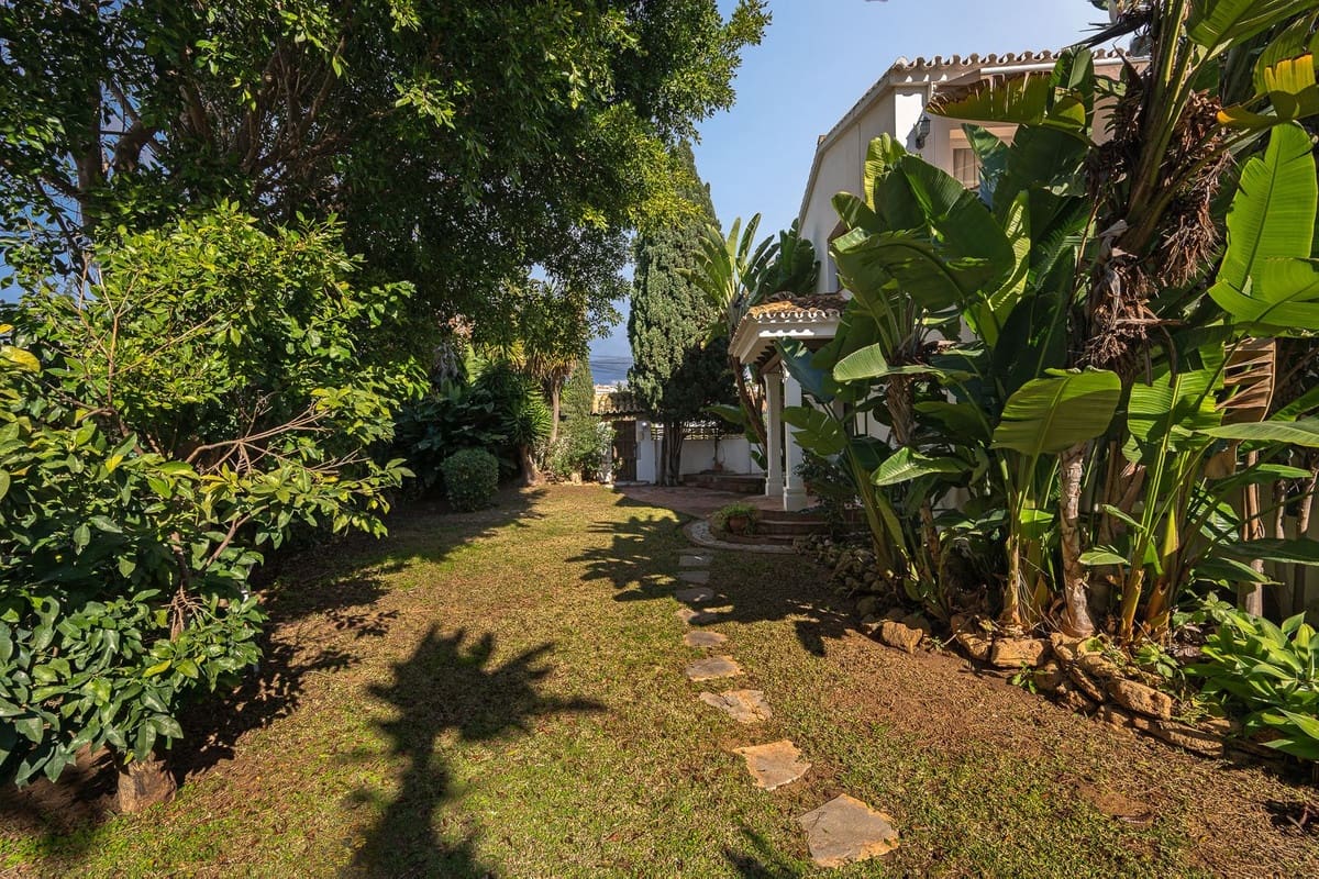 5 sovrum Villa till salu i Marbesa med pool - 1 290 000 € (Ref: 9527988)