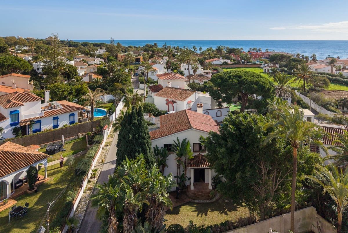 5 sovrum Villa till salu i Marbesa med pool - 1 290 000 € (Ref: 9527988)