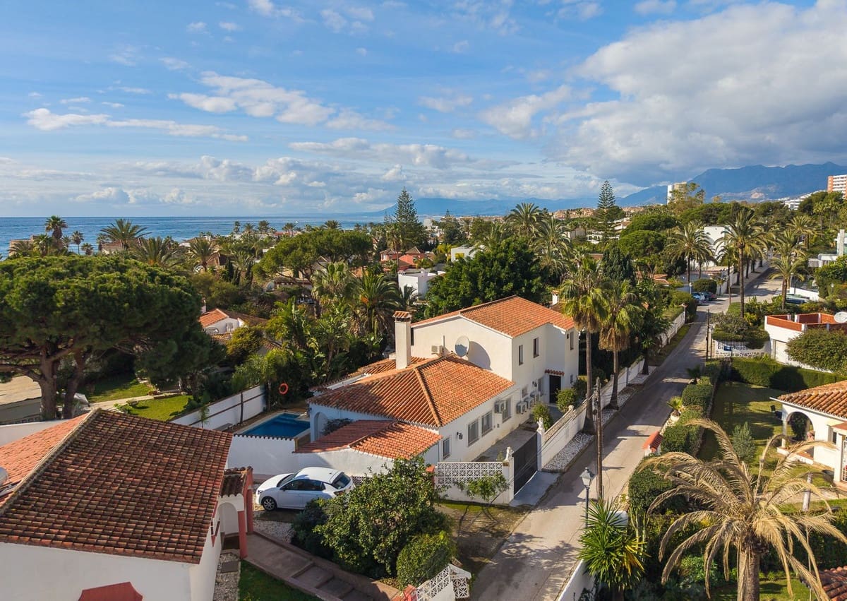 5 sovrum Villa till salu i Marbesa med pool - 1 290 000 € (Ref: 9527988)