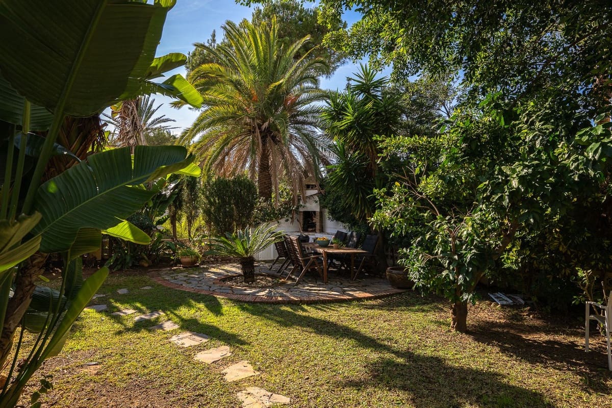 5 sovrum Villa till salu i Marbesa med pool - 1 290 000 € (Ref: 9527988)