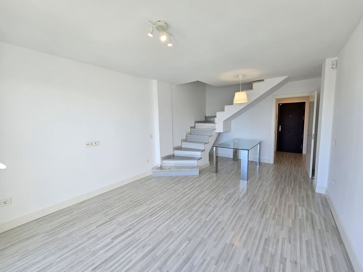 4 soveværelse Lejlighed til salg i Riviera del Sol med swimmingpool - € 379.500 (Ref: 9530874)