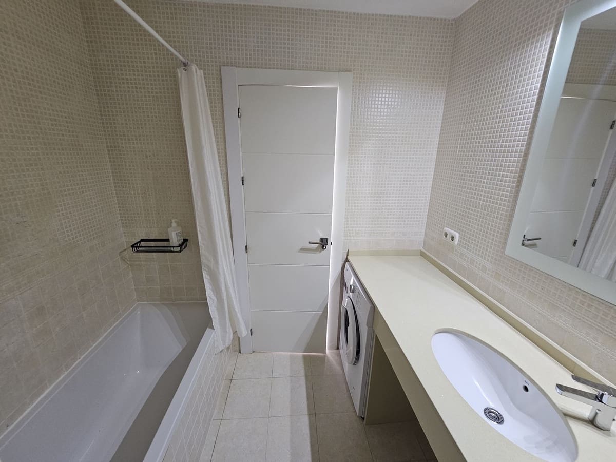 4 soveværelse Lejlighed til salg i Riviera del Sol med swimmingpool - € 379.500 (Ref: 9530874)