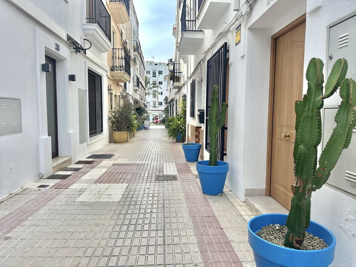 2 bedroom Townhouse for sale in Marbella - € 590,000 (Ref: 9534032)